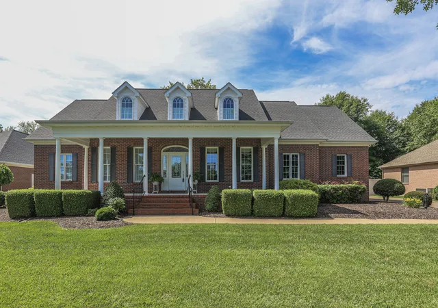 Homes for sale in Paducah, KY | 205 Willow Lake Dr, Paducah, KY 42003 | MLS# 26017286