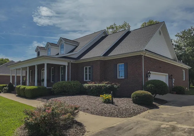 Photo 3 of Sale Pending at 205 Willow Lake Dr, Paducah, KY 42003 | MLS# 26017286 | Listing updated on 2026-09-10