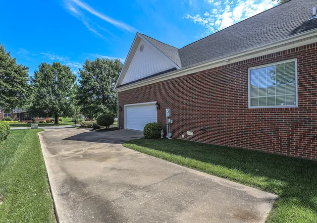Photo 3 of Single family home for sale at 205 Willow Lake Dr, Paducah, KY 42003 | MLS# 26017286 | Listing updated on 2026-09-29
