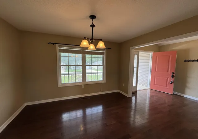 Photo 3 of Single family home for sale at 147 Daven Dr, Hopkinsville, KY 42240 | MLS# 26014240 | Listing updated on 2026-06-18