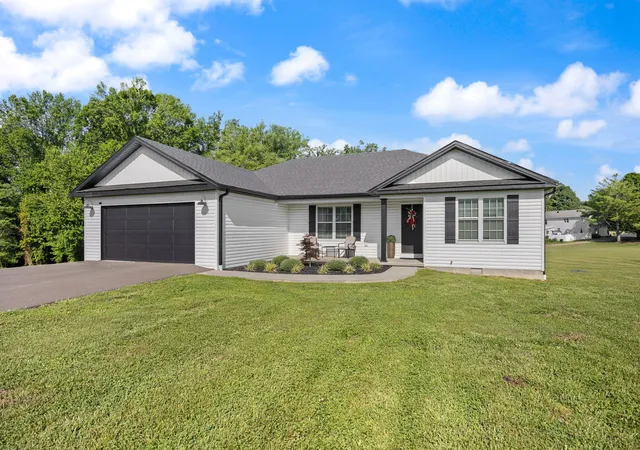 Homes for sale in Russell Springs, KY | 98 Deerview Ln, Russell Springs, KY 42642 | MLS# 26014364