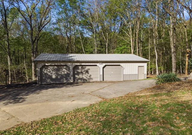 Homes for sale in Eddyville, KY | 168 Gallant Rd, Eddyville, KY 42038 | MLS# 26017131