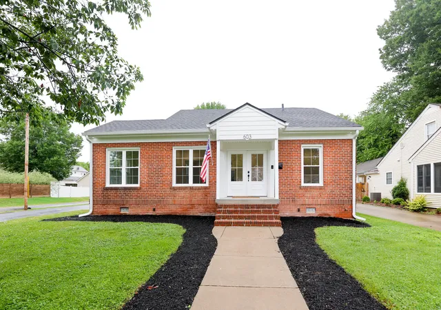 Homes for sale in Paducah, KY | 603 W Jefferson St, Paducah, KY 42001 | MLS# 26017289