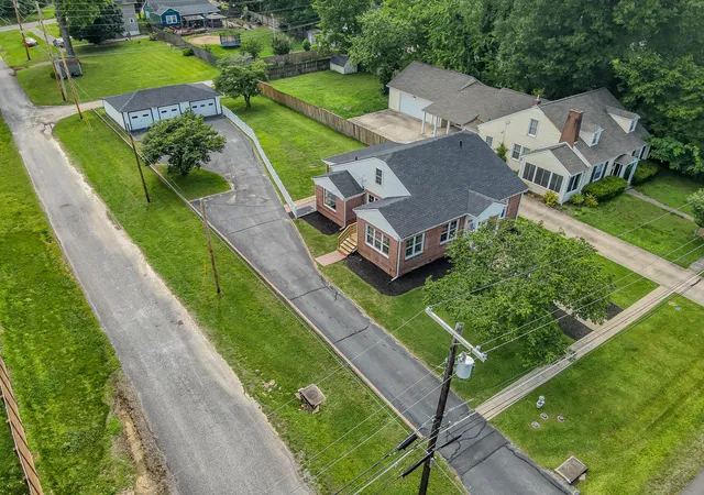 Homes for sale in Paducah, KY | 603 W Jefferson St, Paducah, KY 42001 | MLS# 26017289