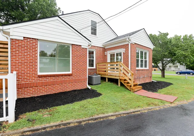 Homes for sale in Paducah, KY | 603 W Jefferson St, Paducah, KY 42001 | MLS# 26017289