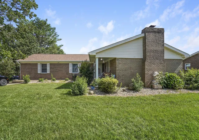 Photo 2 of Multi family home for sale at 208 Auburn Ave, Somerset, KY 42501 | MLS# 26014349 | Listing updated on 2026-08-30