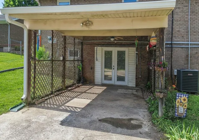 Listing Photo 5 - Condo for sale in building located at 208 Auburn Ave, Somerset, KY 42501