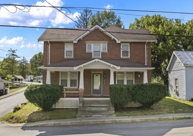 Photo 2 of Single family home for sale at 302 College St, Sadieville, KY 40370 | MLS# 26014276 | Listing updated on 2026-08-03