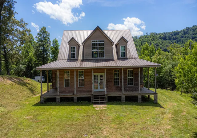 Homes for sale in Flat Lick, KY | 212 Mills Creek Rd, Flat Lick, KY 40935 | MLS# 26014286