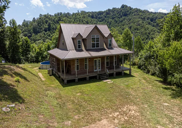 Homes for sale in Flat Lick, KY | 212 Mills Creek Rd, Flat Lick, KY 40935 | MLS# 26014286