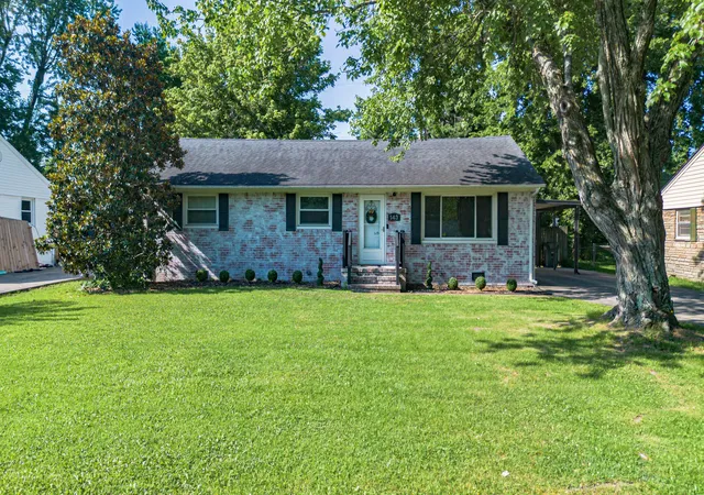 2nd image of 143 Iroquois Dr, Paducah, KY 42001 | MLS# 26015286