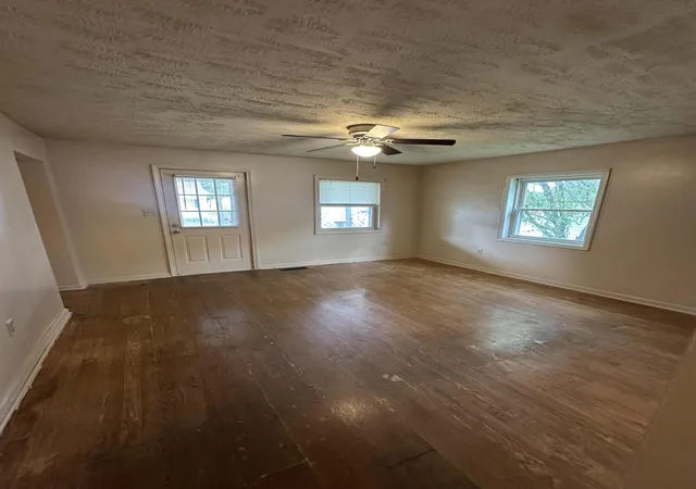 3rd image of 220 E Washington St, Winchester, KY 40391 | MLS# 26014553