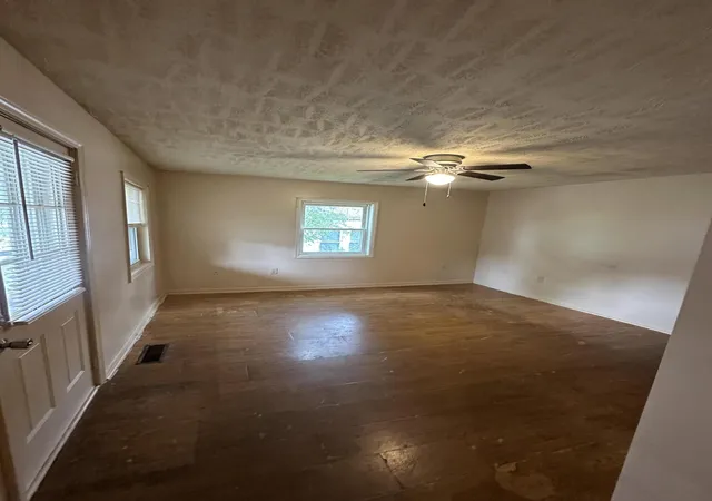 4th image of 220 E Washington St, Winchester, KY 40391 | MLS# 26014553
