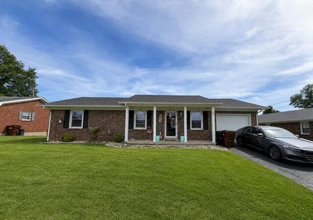 Homes for sale in Lancaster, KY | 106 Pin Oak Dr, Lancaster, KY 40444 | MLS# 26014367