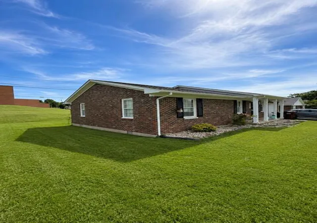 Homes for sale in Lancaster, KY | 106 Pin Oak Dr, Lancaster, KY 40444 | MLS# 26014367