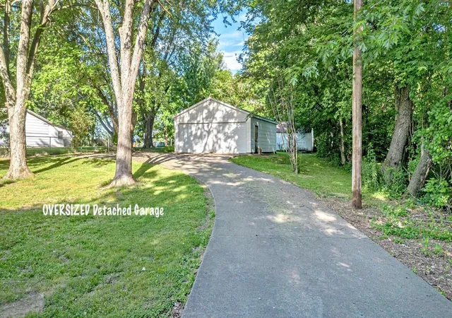 Homes for sale in Paducah, KY | 6545 Clinton Rd, Paducah, KY 42001 | MLS# 26017276