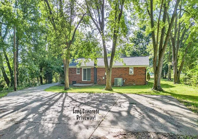 Homes for sale in Paducah, KY | 6545 Clinton Rd, Paducah, KY 42001 | MLS# 26017276