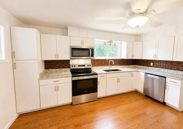 Photo 3 of Single family home for sale at 207 Kentucky Ave, Somerset, KY 42501 | MLS# 26014403 | Listing updated on 2026-09-25