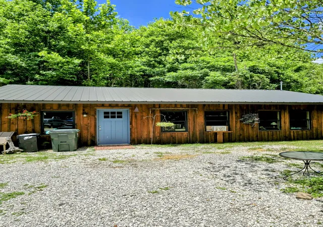 Homes for sale in Artemus, KY | 377 Gravy Branch Rd, Artemus, KY 40903 | MLS# 26014377