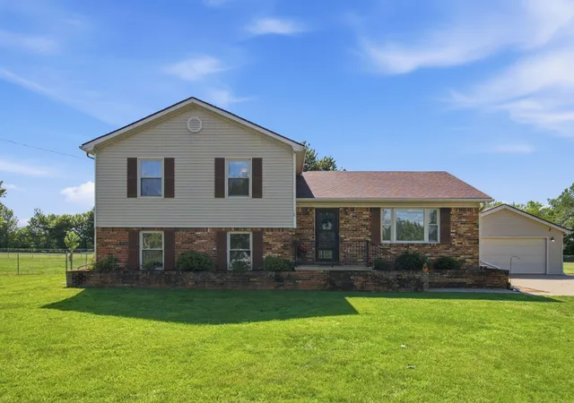 Photo 1 of Single family home for sale at 1558 Keith Rd, Hodgenville, KY 42748 | MLS# 26014382 | Listing updated on 2026-08-03