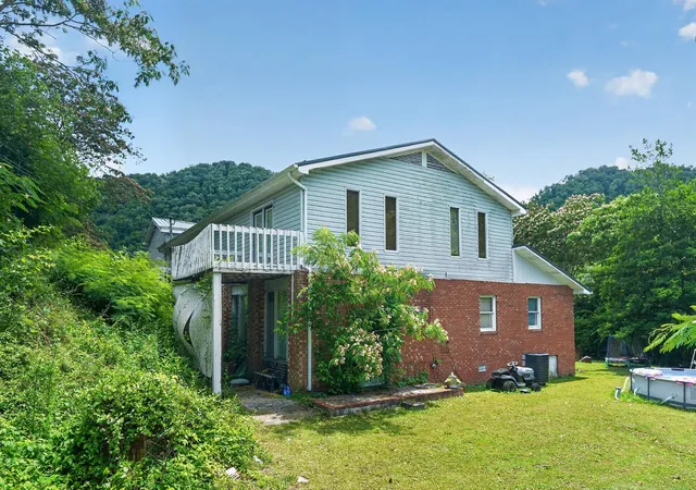 Homes for sale in Elkhorn City, KY | 300 Yellow Hill Rd, Elkhorn City, KY 41522 | MLS# 26014432