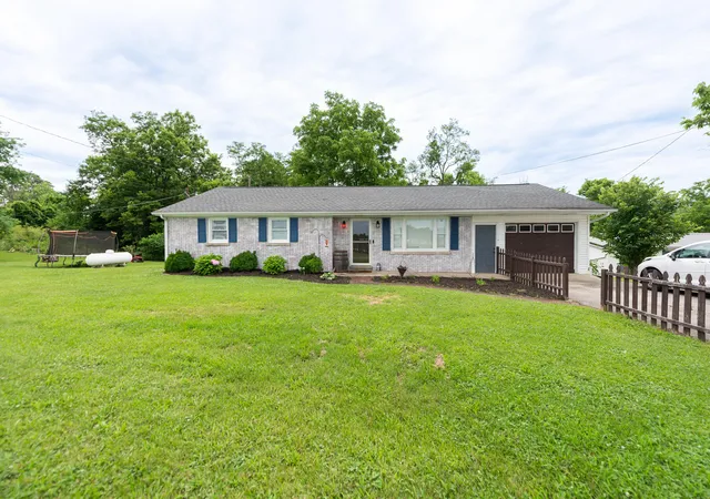 Homes for sale in Stamping Ground, KY | 1105 Woodlake Rd, Stamping Ground, KY 40379 | MLS# 26014442