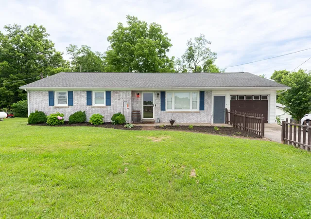 Homes for sale in Stamping Ground, KY | 1105 Woodlake Rd, Stamping Ground, KY 40379 | MLS# 26014442