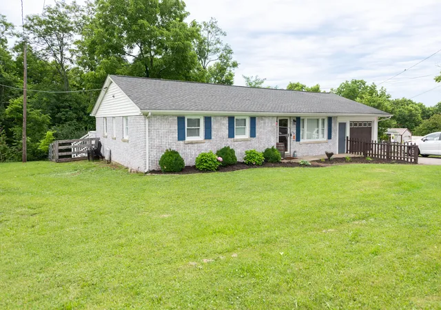 Homes for sale in Stamping Ground, KY | 1105 Woodlake Rd, Stamping Ground, KY 40379 | MLS# 26014442