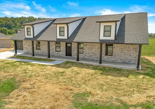 Photo 1 of Single family home for sale at 363 Madison Cir, London, KY 40741 | MLS# 26014426 | Listing updated on 2026-08-28