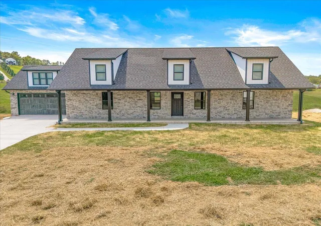 Photo 3 of Single family home for sale at 363 Madison Cir, London, KY 40741 | MLS# 26014426 | Listing updated on 2026-08-28