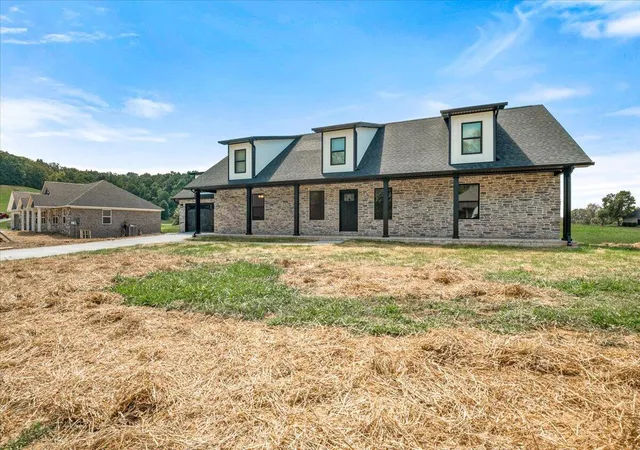 Photo 3 of Single family home for sale at 363 Madison Cir, London, KY 40741 | MLS# 26014426 | Listing updated on 2026-08-28