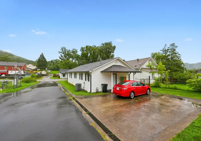 Homes for sale in Irvine, KY | 153 S Madison Ave, Irvine, KY 40336 | MLS# 26014428