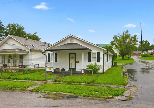 Homes for sale in Irvine, KY | 153 S Madison Ave, Irvine, KY 40336 | MLS# 26014428