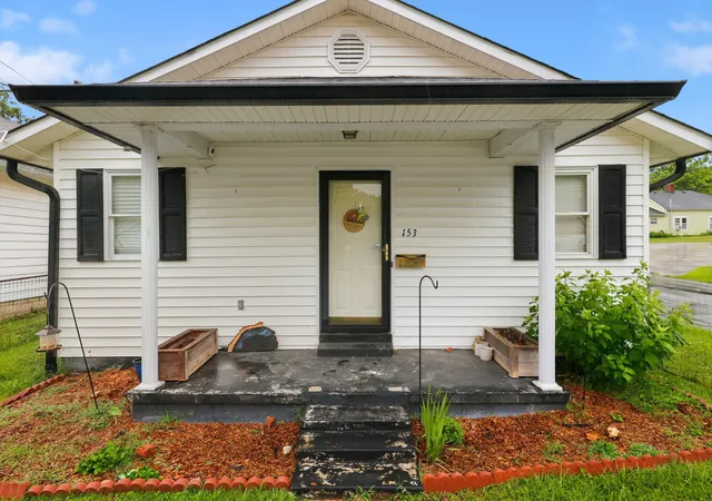 Homes for sale in Irvine, KY | 153 S Madison Ave, Irvine, KY 40336 | MLS# 26014428