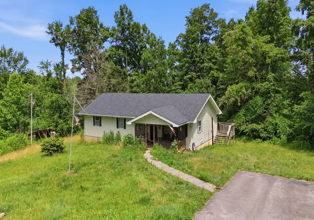 Photo 4 of Sale Pending at 110 Ebon Rd, Wellington, KY 40387 | MLS# 26014447 | Listing updated on 2026-06-27