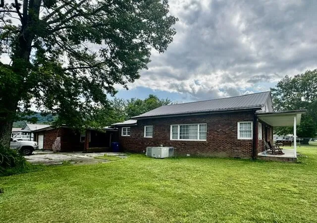 Homes for sale in Middlesboro, KY | 901 Exeter Ave, Middlesboro, KY 40965 | MLS# 26014433