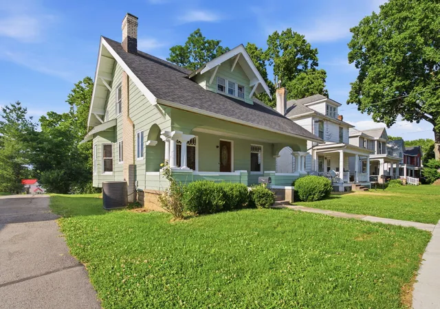 Homes for sale in Cynthiana, KY | 106 Battle Grove Ave, Cynthiana, KY 41031 | MLS# 26014483