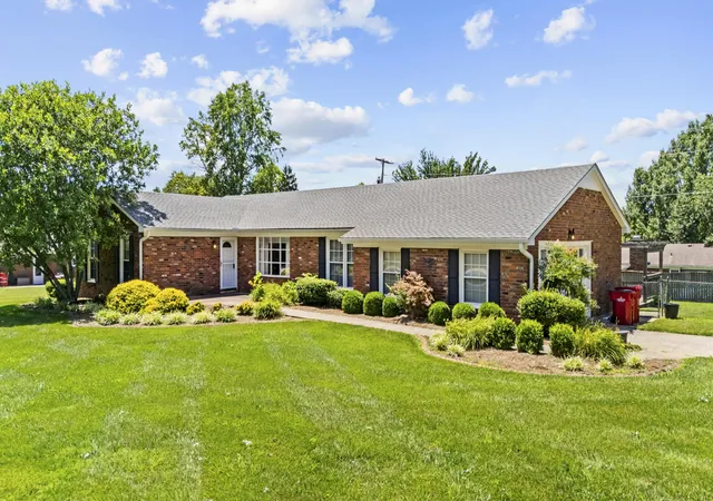 Homes for sale in Frankfort, KY | 839 Springhill Ln, Frankfort, KY 40601 | MLS# 26014494