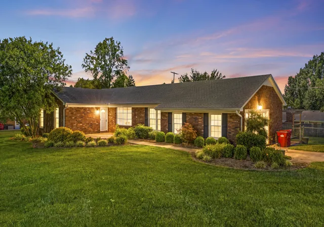 Homes for sale in Frankfort, KY | 839 Springhill Ln, Frankfort, KY 40601 | MLS# 26014494