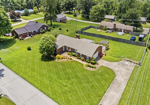 Homes for sale in Frankfort, KY | 839 Springhill Ln, Frankfort, KY 40601 | MLS# 26014494