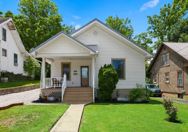 Homes for sale in Cynthiana, KY | 421 E Pleasant St, Cynthiana, KY 41031 | MLS# 26014459