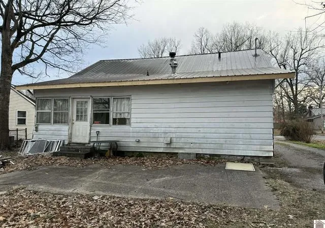 3rd image of 630 S 21St St, Paducah, KY 42003 | MLS# 26014504