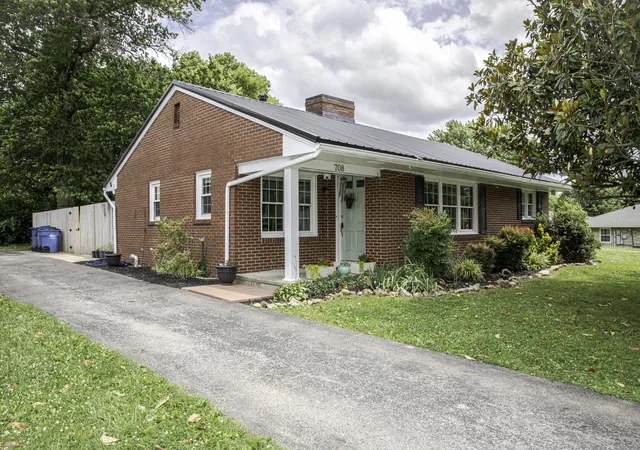 Homes for sale in Danville, KY | 708 Maple Ave, Danville, KY 40422 | MLS# 26014642