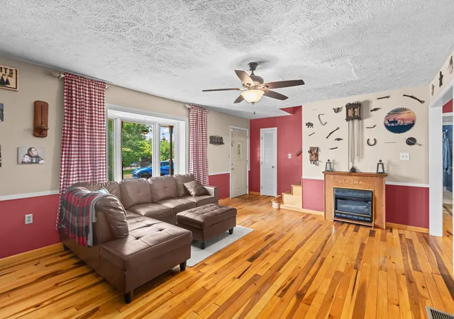 Photo 2 of Single family home for sale at 3695 Tarr Ridge Rd, Frenchburg, KY 40322 | MLS# 26014472 | Listing updated on 2026-07-27