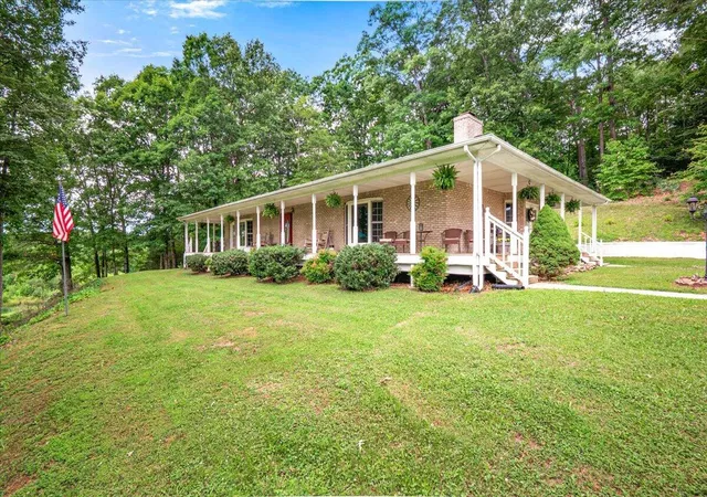 Homes for sale in London, KY | 272 Locust Grove Cemetery Rd, London, KY 40744 | MLS# 26014481