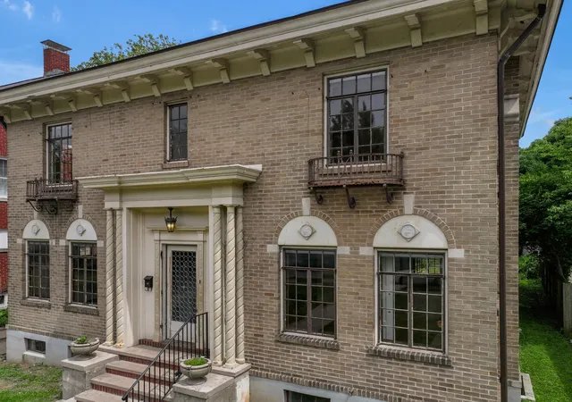 Photo 2 of Sale Pending at 204 S Hanover Ave, Lexington, KY 40502 | MLS# 26014485 | Listing updated on 2026-09-09