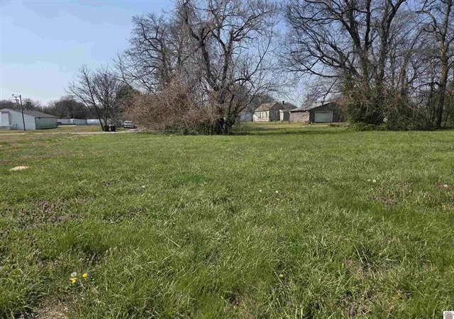 1st image of 1133 S 3rd St, Paducah, KY 42003 | MLS# 26015238