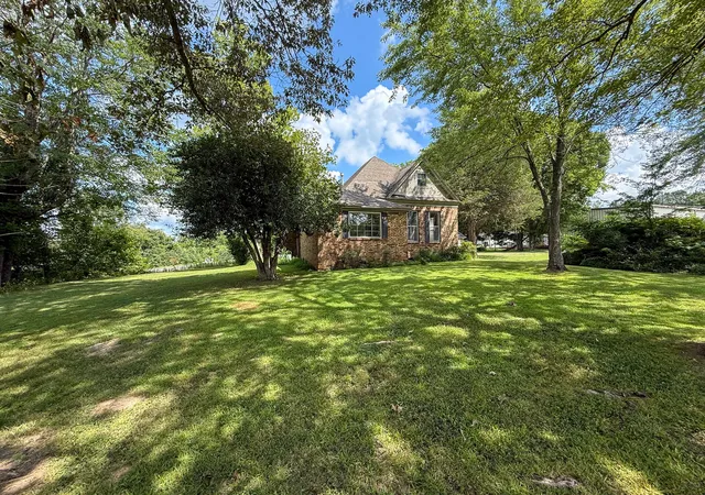 Homes for sale in Paducah, KY | 4734 Hendron Rd, Paducah, KY 42003 | MLS# 26017340