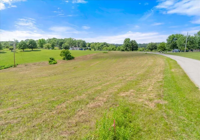 Homes for sale in East Bernstadt, KY | 8888 Little Arthur Ridge Rd, East Bernstadt, KY 40729 | MLS# 26014572
