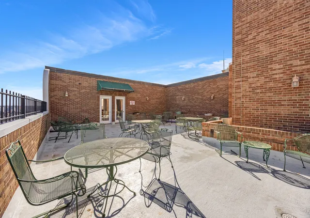 2nd image of 355 S Broadway, Lexington, KY 40508